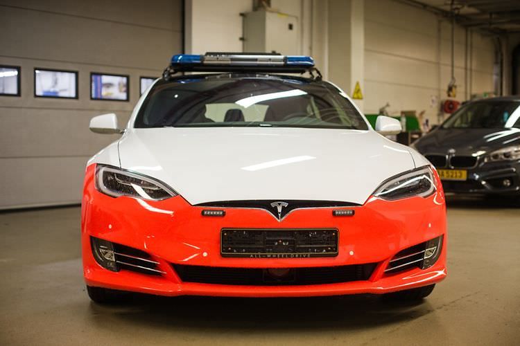 Luxemburgo se compra unos Tesla Model S para la policía, y estos no logran la homologación para circular