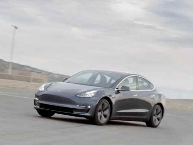 Una prueba de conducción eficiente del Tesla Model 3 logra 830 kilómetros de autonomía con una carga