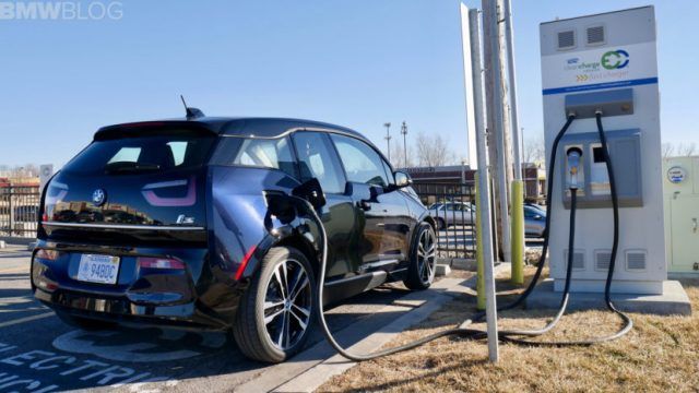 Punto de carga BMW eléctrico