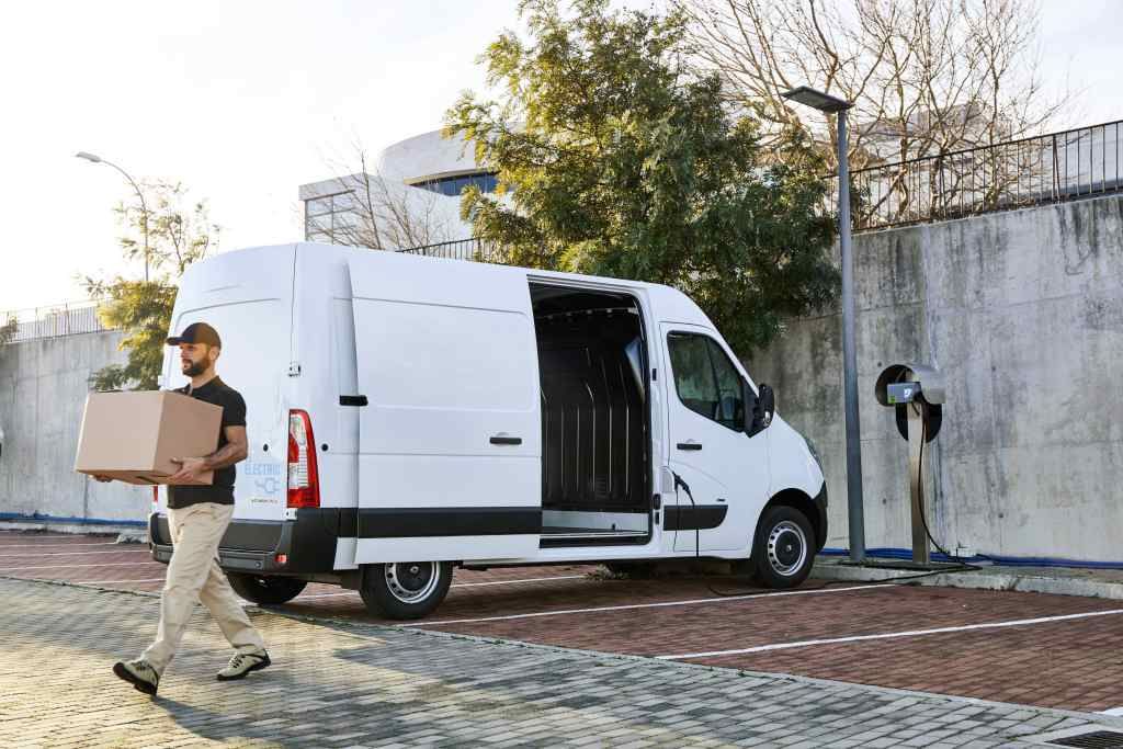 La Renault Master ZE ya tiene precio en Francia: desde 48.200 euros con la batería en alquiler