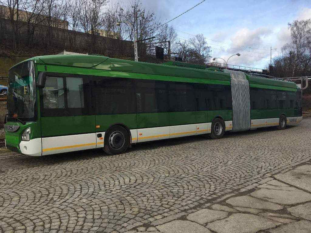 Skoda pone en marcha un trolebús eléctrico con pantógrafo y batería