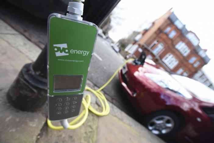 Londres da por completado el despliegue de puntos de recarga para coches eléctricos en las farolas públicas