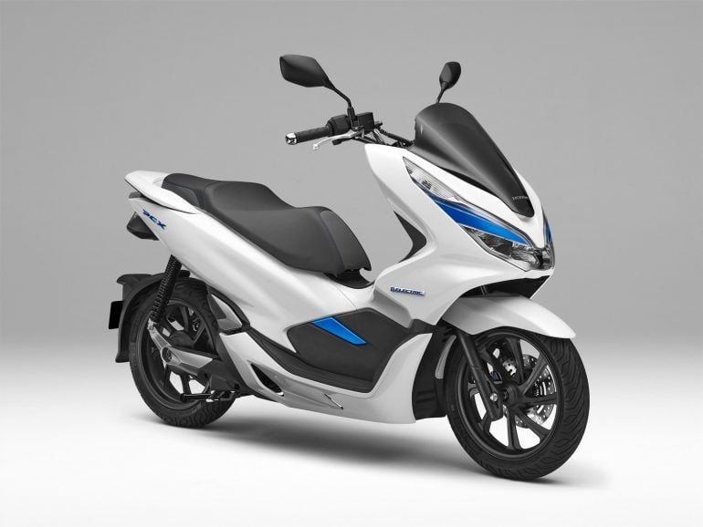 Honda prueba una PCX eléctrica con batería extraible