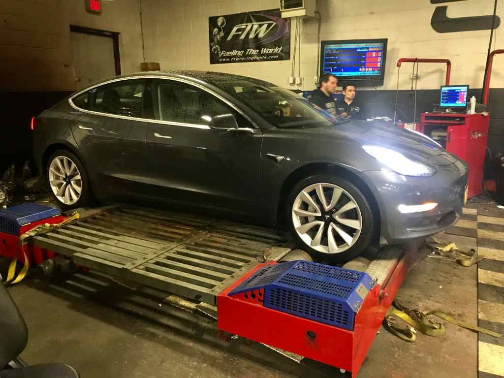 La primera prueba del Tesla Model 3 en un dinamómetro da una potencia máxima de 399 CV