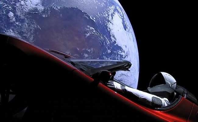 Finalmente, SpaceX consigue enviar un Tesla Roadster al espacio de forma exitosa