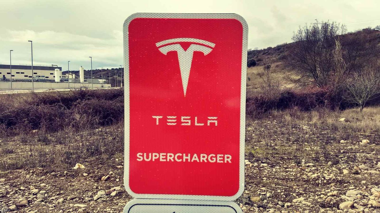 Tesla planea abrir su red de supercargadores a otras marcas en China