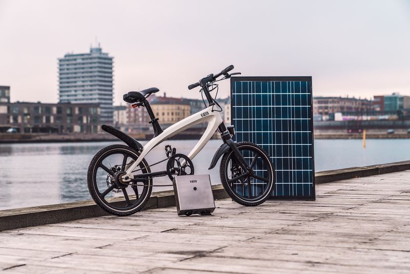 Kvaern. Una bicicleta eléctrica con panel solar y batería de respaldo