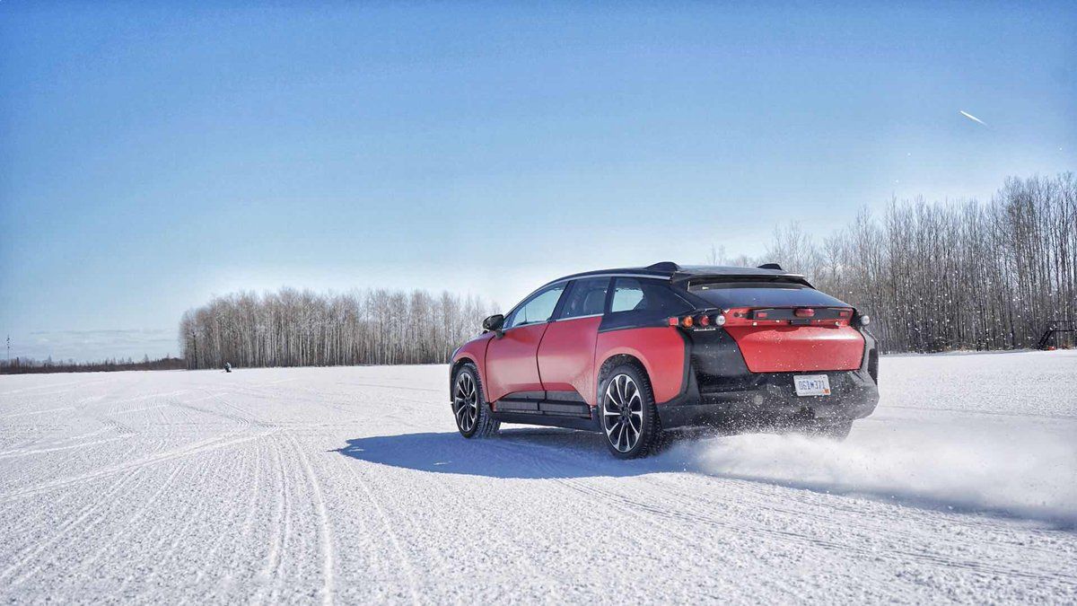 Señales positivas desde Faraday Future. Amplía la flota de conceptos y publica unas fotos de las pruebas de invierno