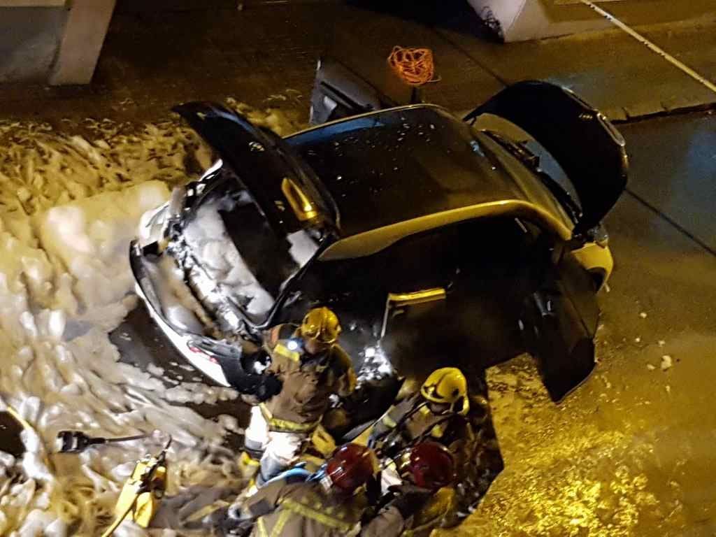 Un BMW i3 Rex se incendia en una calle de Barcelona (Vídeo)