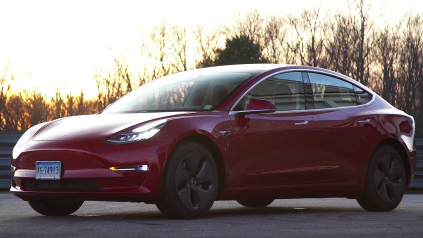 Consumer Reports recibe su Tesla Model 3 y hace una primera toma de contacto (vídeo)