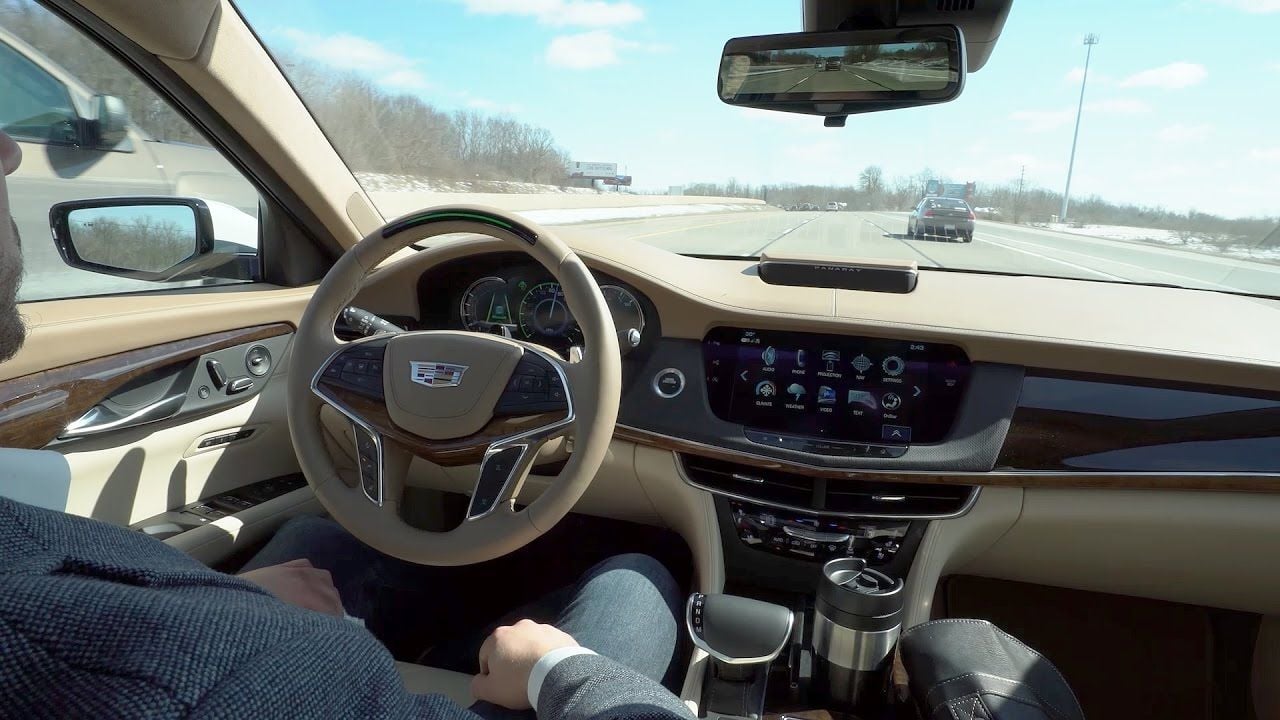 Una prueba enfrenta al Autopilot de Tesla con el Super Cruise de Cadillac (Vídeo)