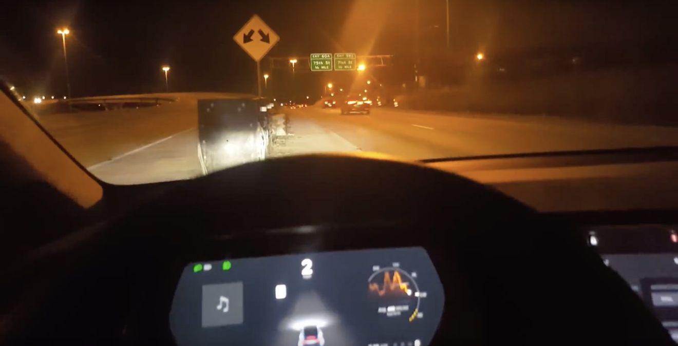 Un conductor intenta recrear el accidente mortal del Tesla Model X, y casi se estrella por ello