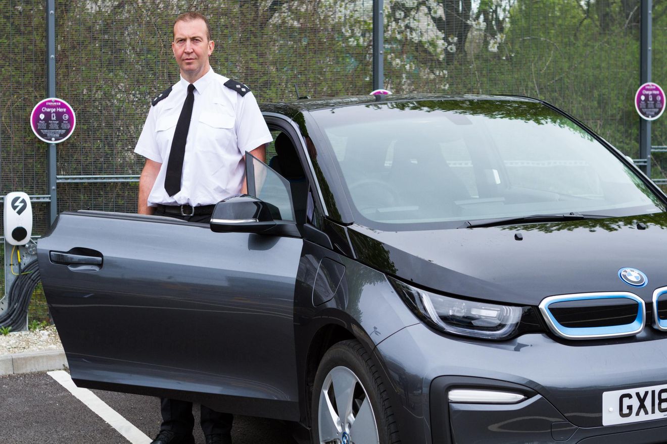 La policía de Hampshire, Reino Unido, ahorra 150.000 libras anuales gracias a su flota de coches eléctricos