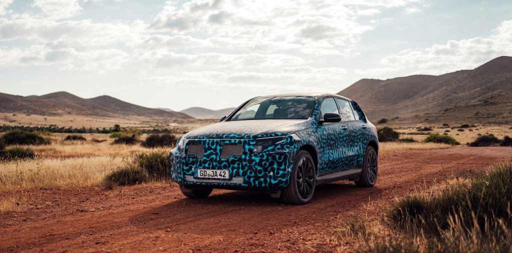 El Mercedes EQC definitivo hace su primera aparición fuertemente camuflado