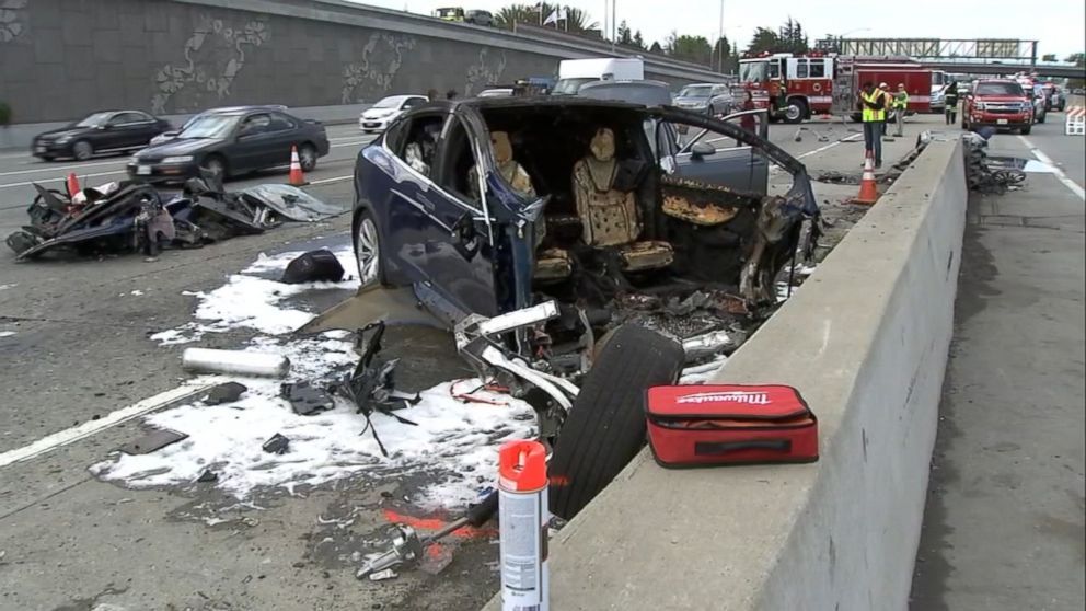 La investigación determina que el conductor del Tesla Model X accidentado con el Autopilot conectado, no tenía las manos en el volante en el momento del siniestro