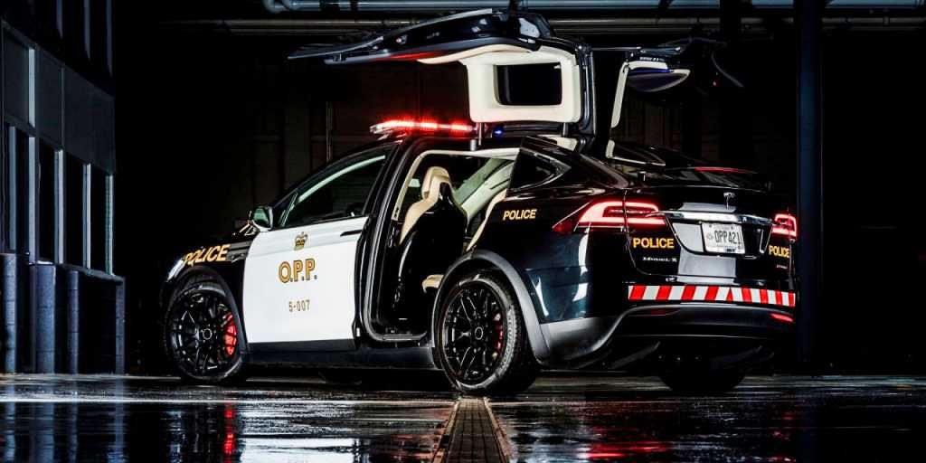 Polémica en Suiza por la compra de siete Tesla Model X 100D para la policía de Basilea