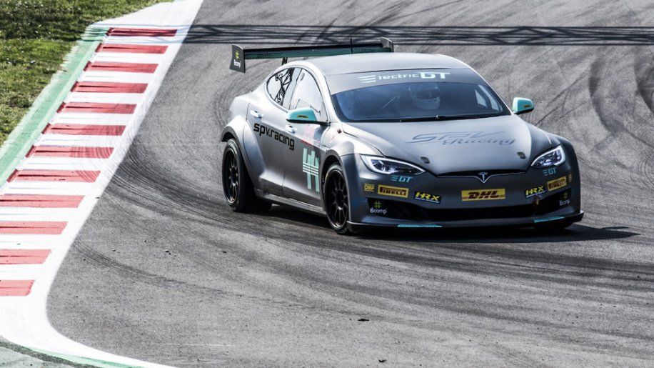 Primeras pruebas en Barcelona del Tesla Model S P100D de Electric GT