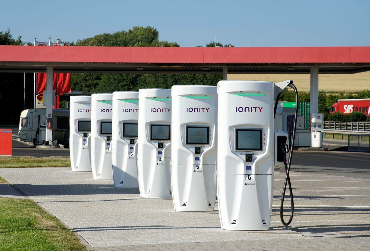 Cepsa e IONITY instalarán 100 puntos de carga ultra-rápidos (350 kW) en España y Portugal