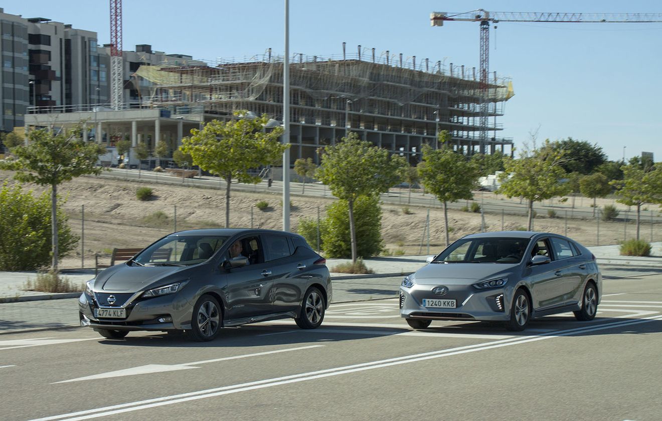 Prueba comparativa: Hyundai IONIQ Eléctrico vs Nissan LEAF