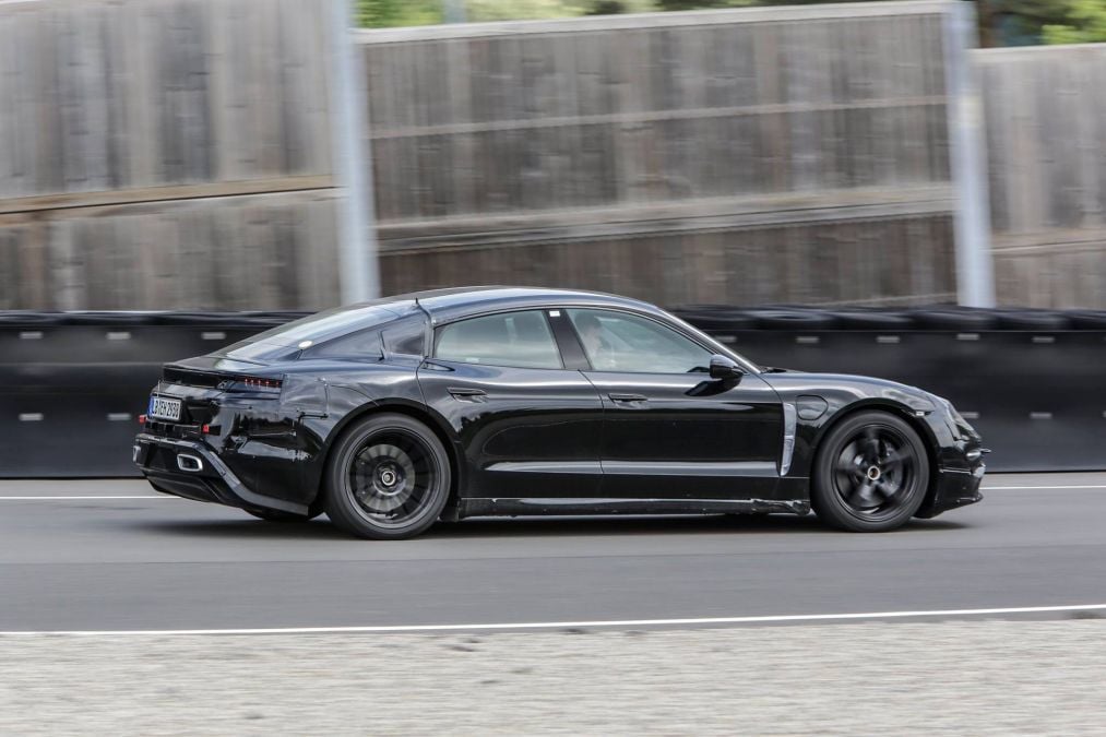 El Porsche Taycan está siendo probado a fondo en Nürburgring para afinar su chasis al máximo