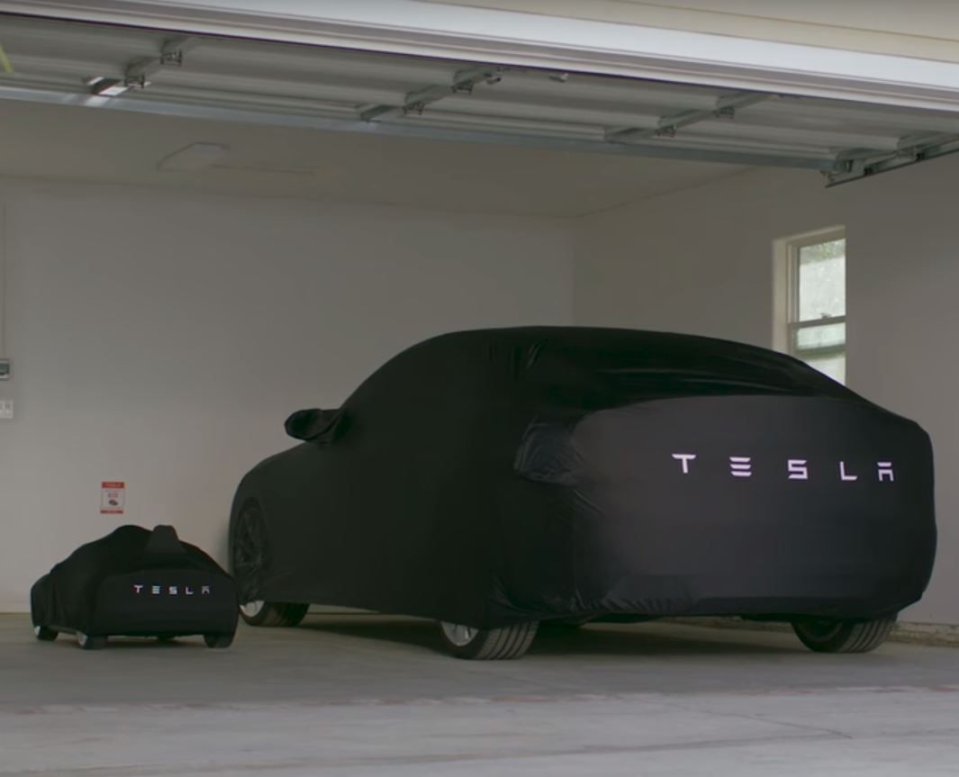 Elon Musk revela que Tesla está trabajando en un pequeño urbano monoplaza