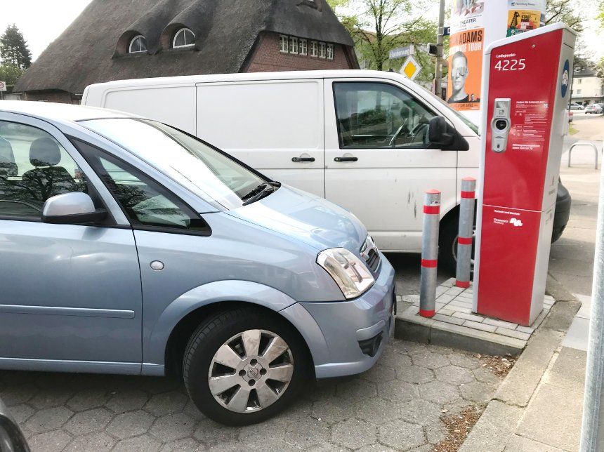 ¿Cómo gestionar correctamente la red de recarga para coches eléctricos?. Coches de combustión que aparcan, híbridos enchufables, recarga nocturna...