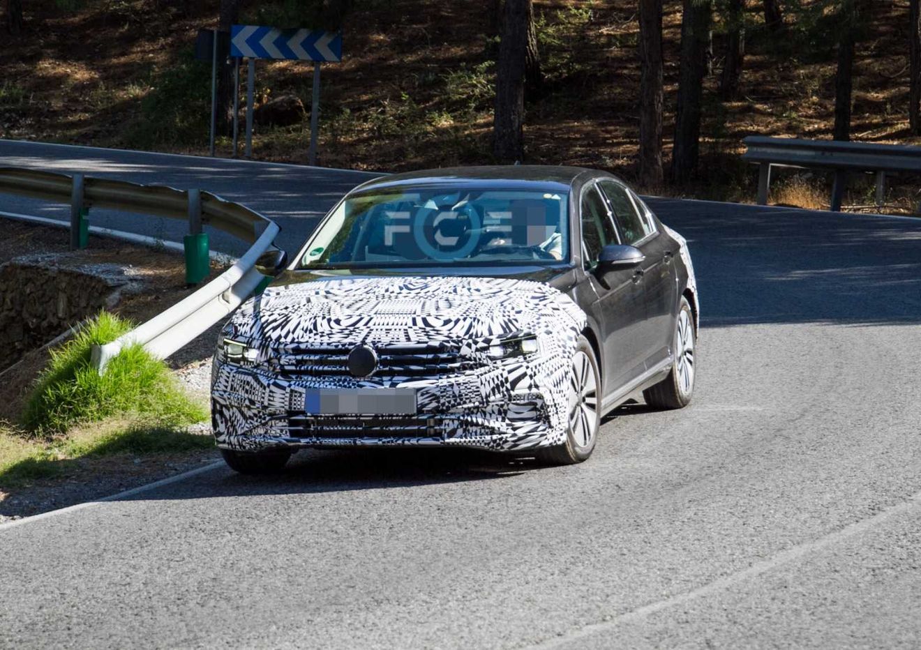 Pillado durante unas pruebas el nuevo Volkswagen Passat GTE 2019. ¿Qué mejoras traerá?