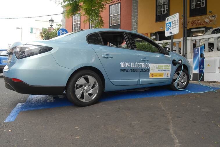 El Hierro, Canarias, se propone ser una isla 100% sostenible con un programa de ayudas de 7.000 euros para la compra de coches eléctricos