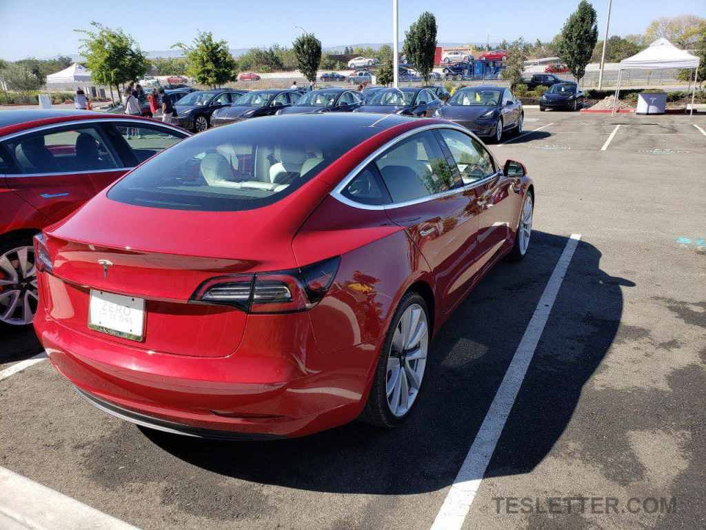 Los centros de distribución Tesla en Estados Unidos están completamente colapsados por el Model 3