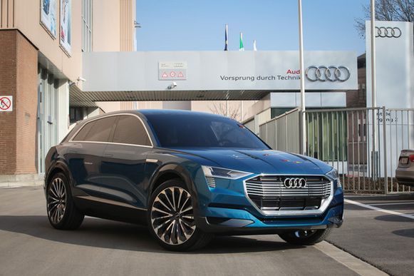 El Audi etron también se apunta a los problemas por el suministro de baterías.  Mitad de capacidad de producción de la estimada