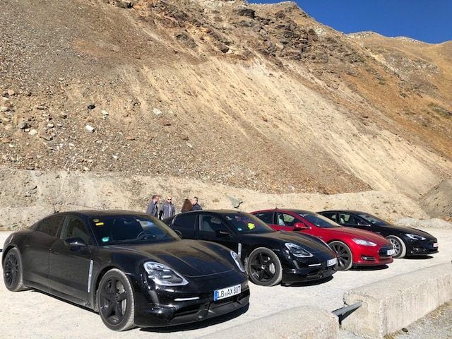 El Porsche Taycan, cazado siendo comparado con un Tesla Model S P85D