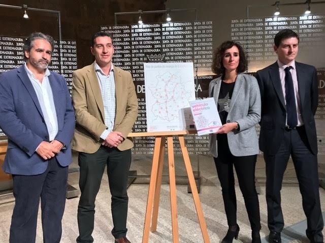 Extremadura presenta su propio plan de ayudas para el coche eléctrico, así como su proyecto para crear una extensa red de carga