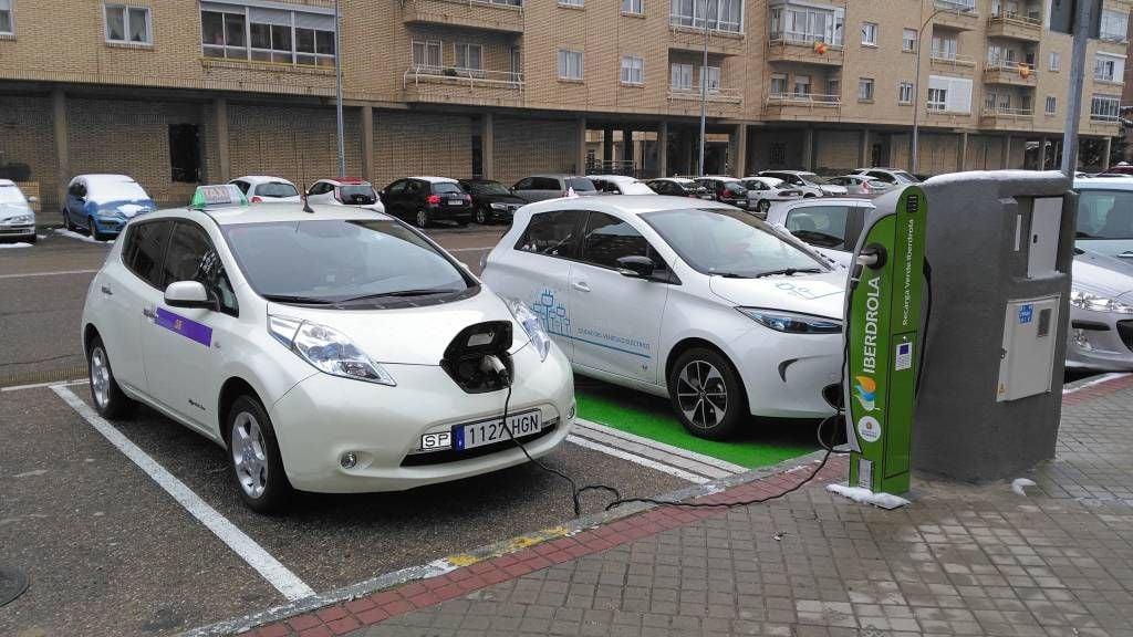 El Nissan LEAF de Roberto, el taxista de Valladolid, cambia de batería después de 350.000 kilómetros