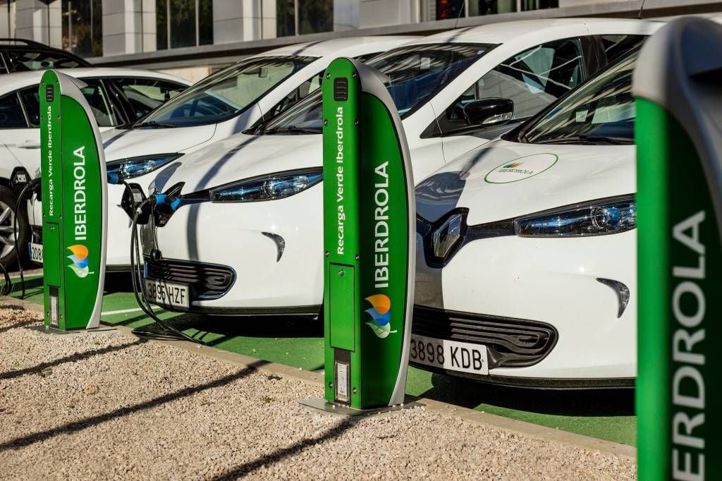 Las compañías eléctricas pretenden cobrar en el recibo de la luz la inversión en el coche eléctrico