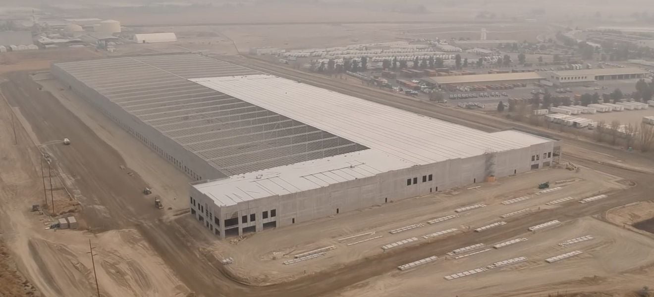 Tesla adquiere un enorme edificio en California, ¿una nueva fábrica o un centro de distribución gigante?