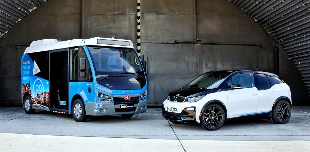 La empresa turca Karsan presenta su nuevo modelo de microbús eléctrico impulsado con las baterías del BMW i3