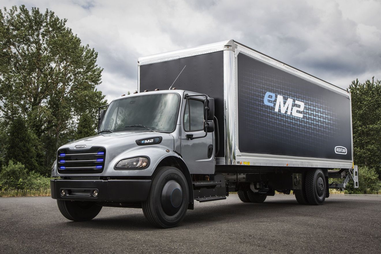 Daimler entrega las primeras unidades de su primer camión eléctrico bajo la marca Freightliner