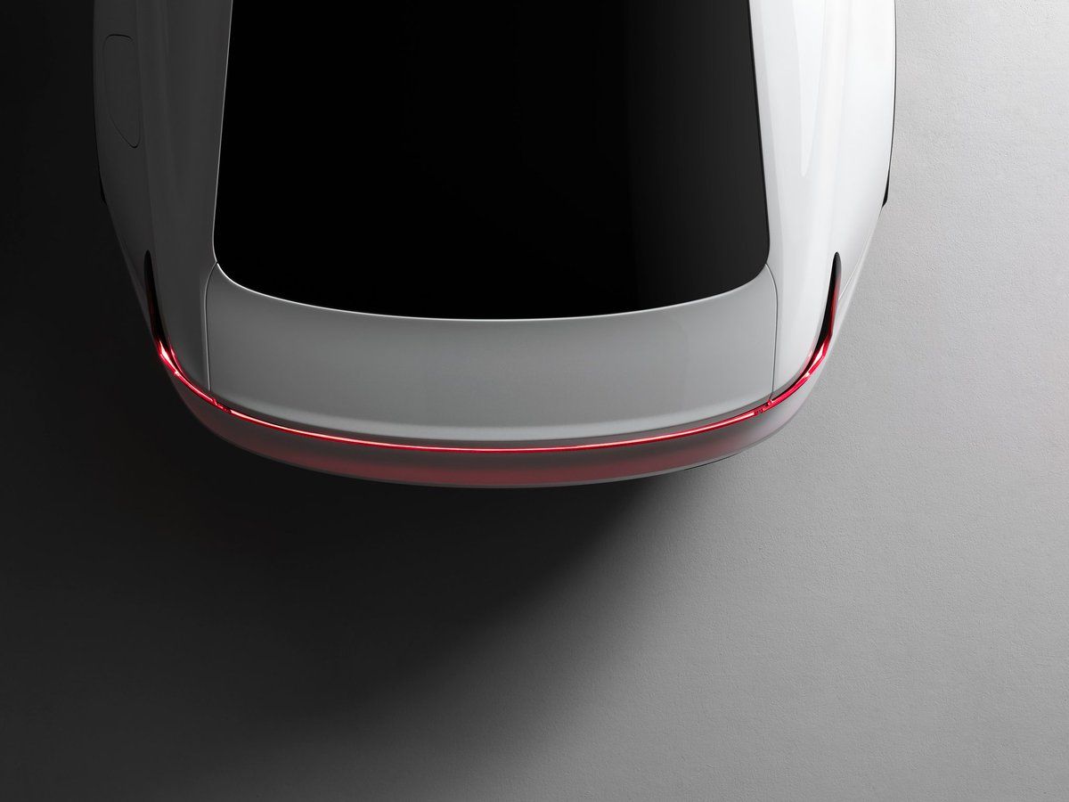 Polestar muestra el un adelanto de su primer coche eléctrico. Hasta 480 kilómetros de autonomía, 400 CV y precio similar al Tesla Model 3