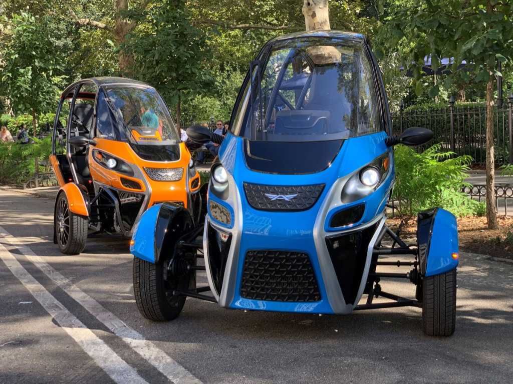 Arrancan las entregas del Arcimoto. Un vehículo eléctrico de dos plazas, rápido y económico