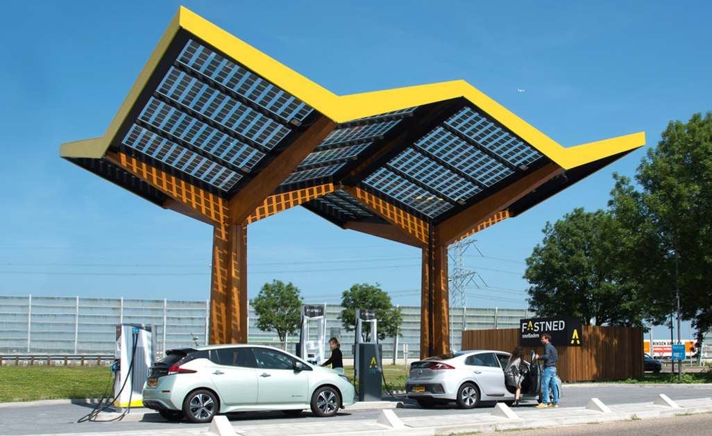 La expansión de puntos de recarga de coches eléctricos, en manos de los fabricantes.