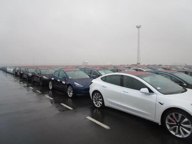 Arranca, con algunas dificultades, el desembarco del Tesla Model 3 en Europa