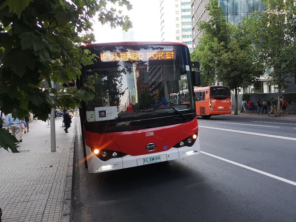 Santiago de Chile se posiciona como líder mundial en autobuses eléctricos (y hemos estado allí para comprobarlo)