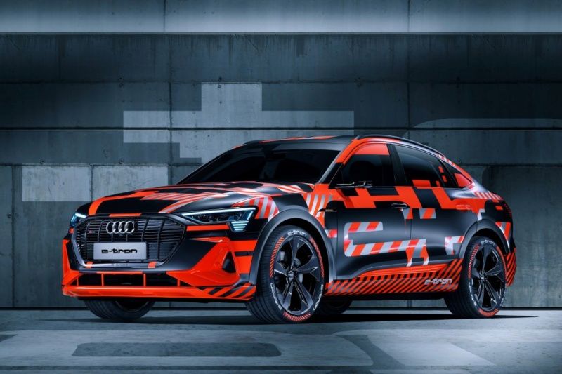 Audi presenta el e-tron Sportback definitivo… totalmente camuflado. Se pondrá a la venta este mismo año