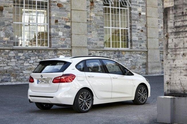 El BMW 225xe Active Tourer híbrido enchufable regresa al mercado, ahora con 47 kilómetros de autonomía eléctrica