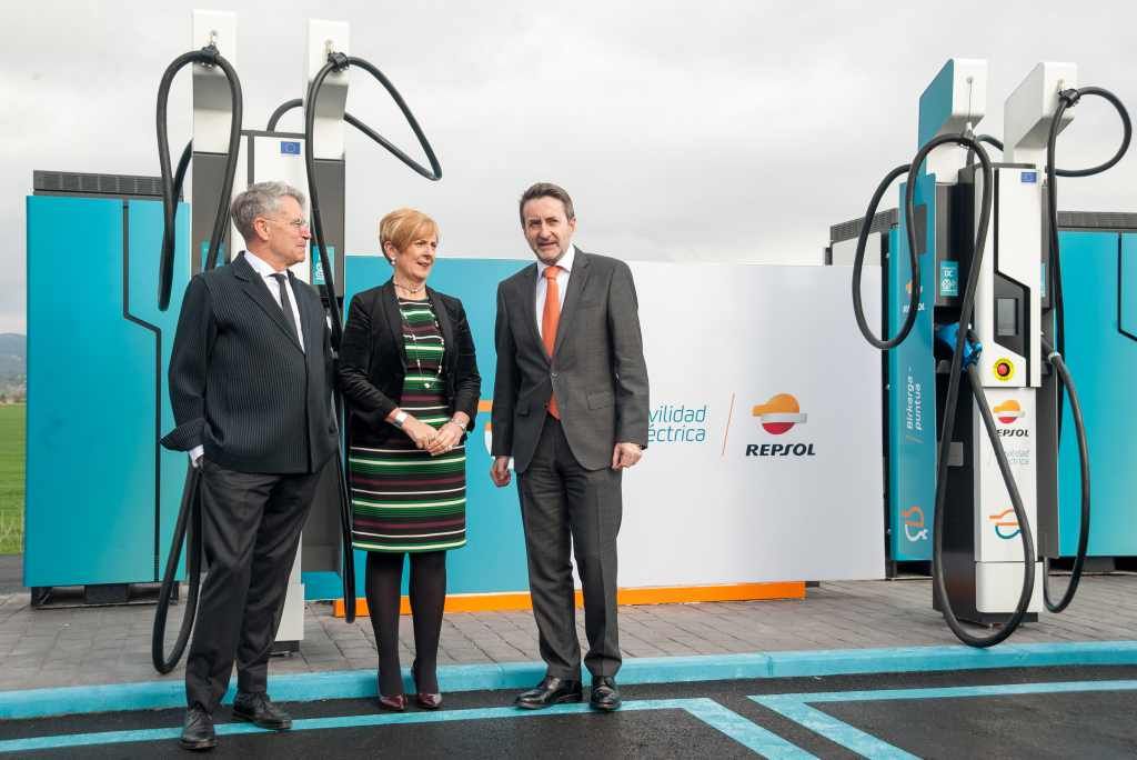 Repsol inaugura la primera estación de servicio de recarga ultra-rápida para coches eléctricos de España