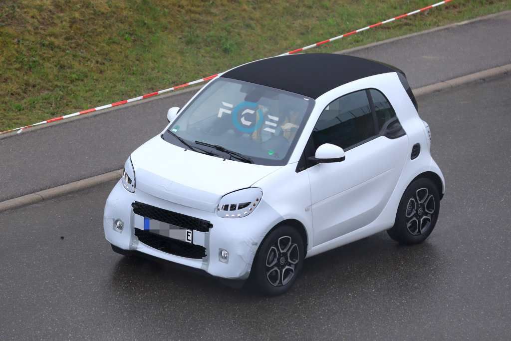 Los Smart ForTwo y ForFour EQ presentarán su renovación en septiembre durante el Salón de Frankfurt