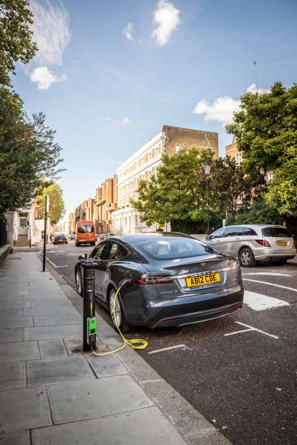 Berlín se lanza a la instalación de puntos de recarga para coches eléctricos en farolas