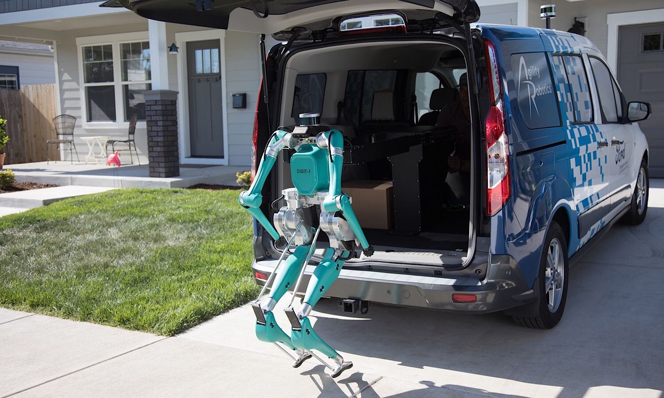 Ford presenta Digit, un robot que junto con los coches autónomos sustituirá a los repartidores humanos