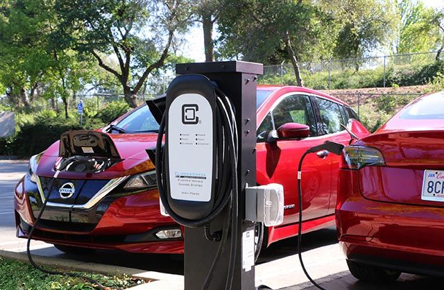 Este wallbox para el hogar es capaz de recargar dos coches al mismo tiempo