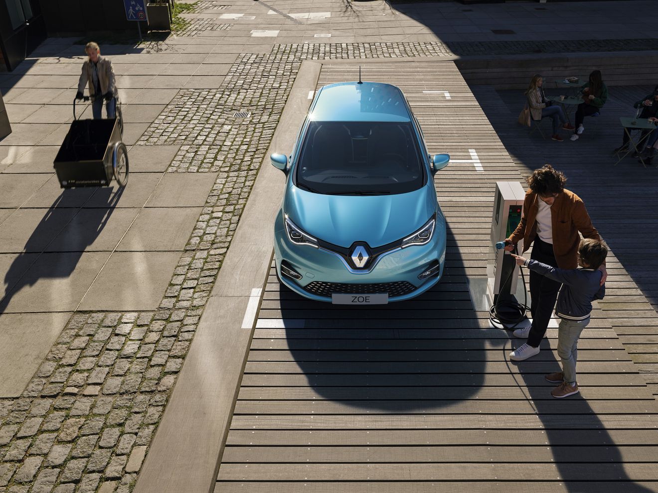 El nuevo Renault ZOE ya tiene precio en Francia: misma tarifa que el Peugeot e-208, una autonomía superior, y carga rápida opcional